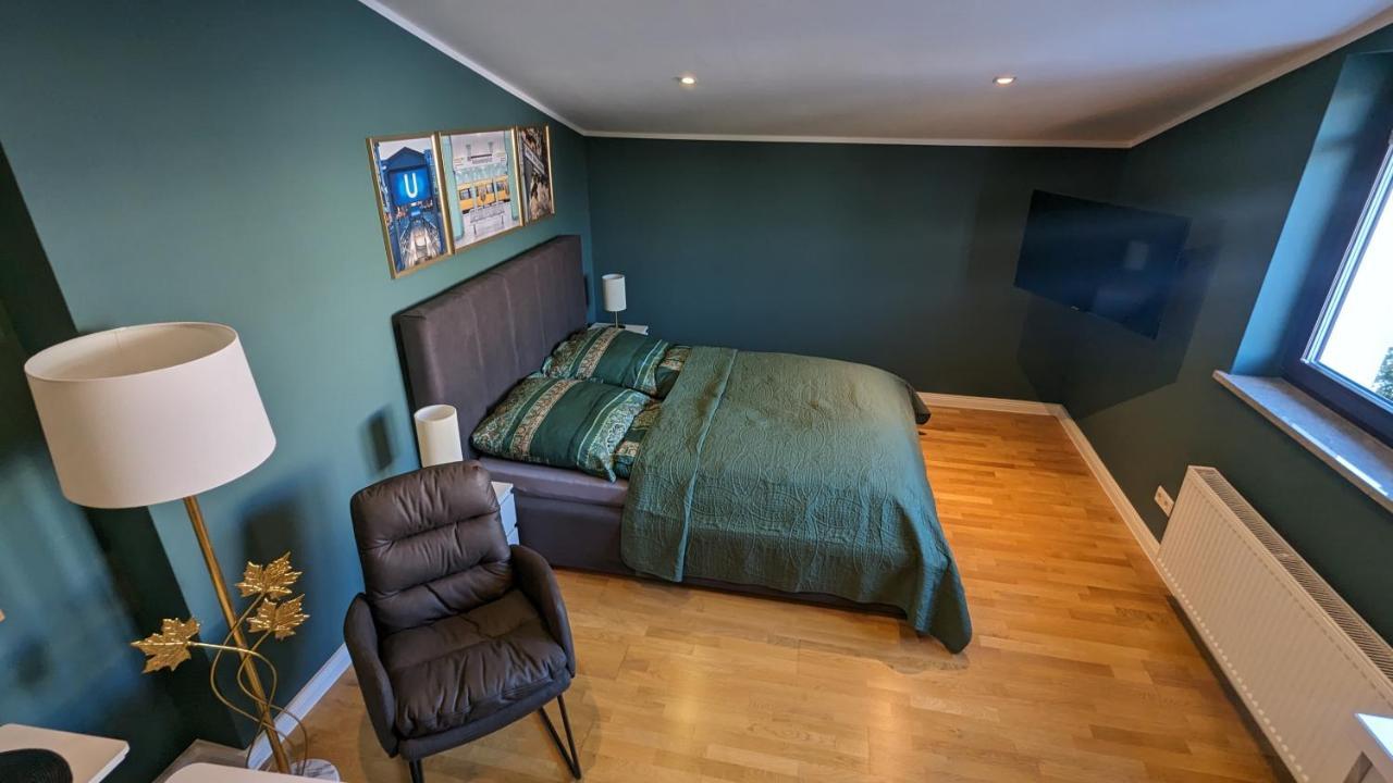 3 Rooms - Zimmervermietung Naehe Flughafen Ber - Gratis Wlan, Parken & Netflix Berlin Exterior photo